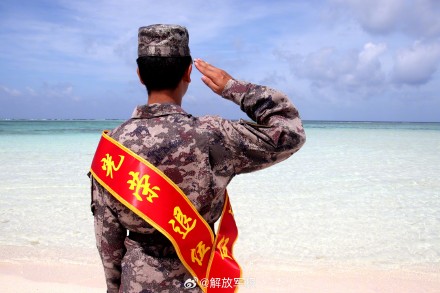 再见，班长！西沙退伍老兵向大海敬礼