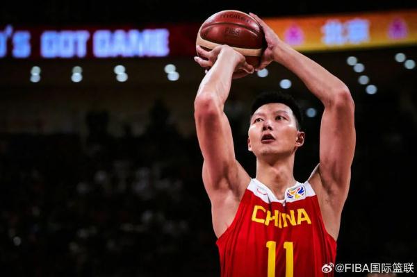 易建联深夜宣布退役:再见啦,我最热爱的篮球 易建联深夜宣布退役:再见啦,我最热爱的篮球