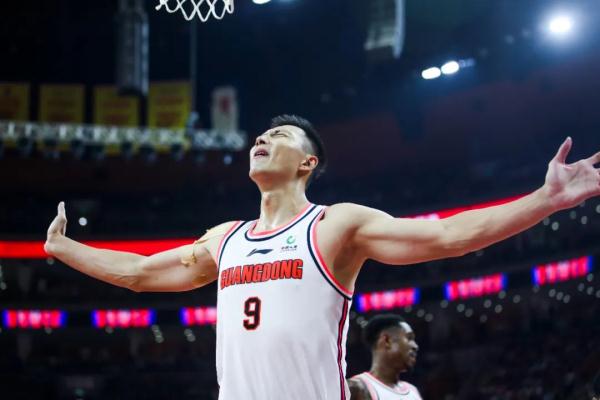 易建联深夜宣布退役:再见啦,我最热爱的篮球 易建联深夜宣布退役:再见啦,我最热爱的篮球