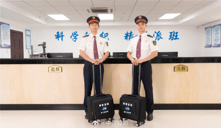 贵南高铁广西段动车组司机亮相! 贵南高铁广西段动车组司机亮相!