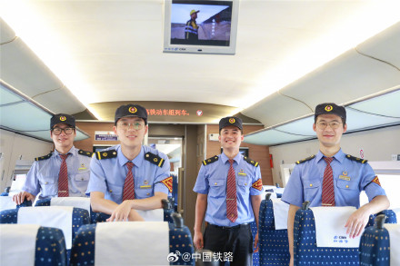 贵南高铁广西段首发动车组机械师整装待发