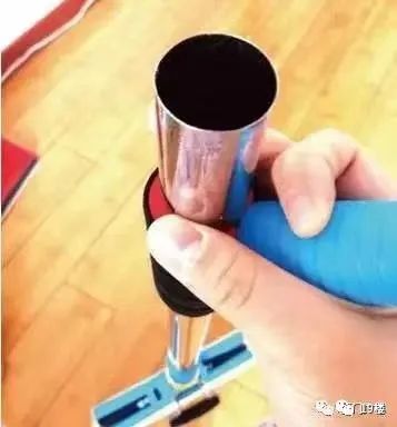 万万没想到的"伤人狂魔"！有人差点被割断血管！这种拖把很多人家里有