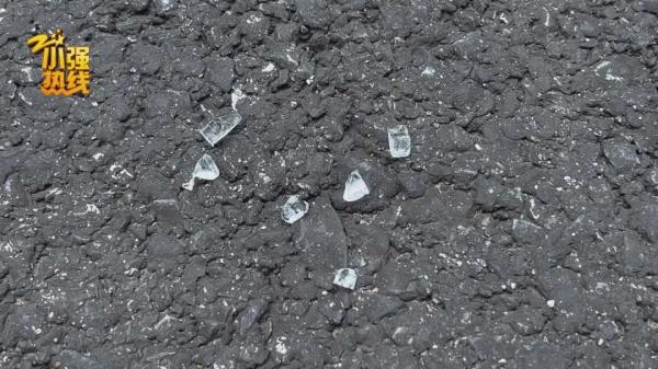 女子懵了！人刚离开，宝马车就遭遇飞来横祸！追责有点难…