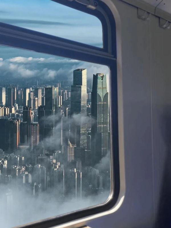 今天，全线开通！贵南高铁，一站一景！这是一场多彩贵州与秀美广西的双向奔赴