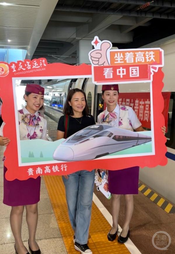 重庆到南宁首趟高铁搭载166名旅客出发，全程仅需5小时