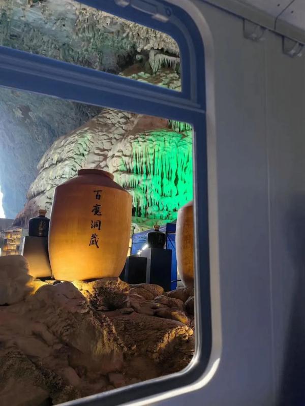 今天，全线开通！贵南高铁，一站一景！这是一场多彩贵州与秀美广西的双向奔赴