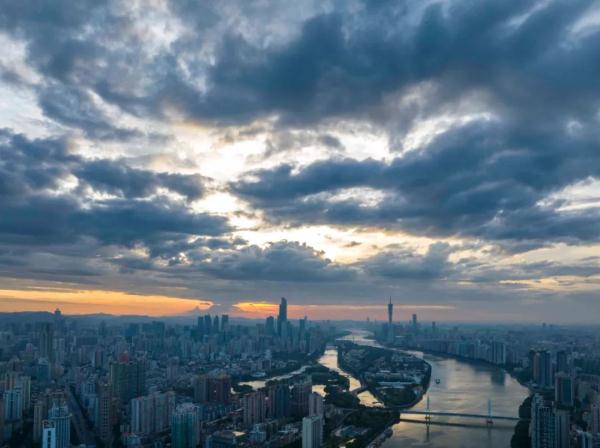 最高级别红色预警！“苏拉”或于明天在广东至香港一带沿海登陆，广东一地宣布“五停”！