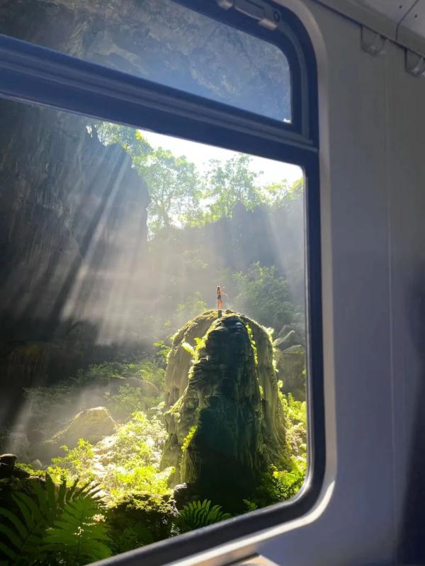 今天，全线开通！贵南高铁，一站一景！这是一场多彩贵州与秀美广西的双向奔赴