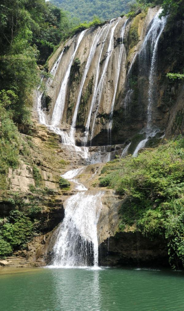 这条今天通车的高铁边,藏着这些绝美风景 这条今天通车的高铁边,藏着这些绝美风景