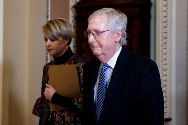 美共和党八旬参院领袖再度在记者会僵住