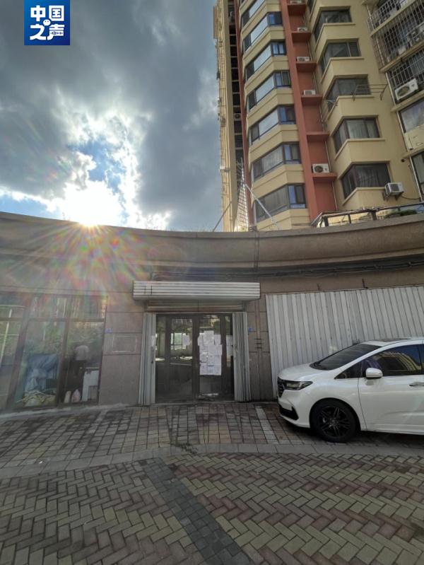 “开窗户越大越好”？居民楼底商承重墙被切割，多户家中墙体出现裂缝