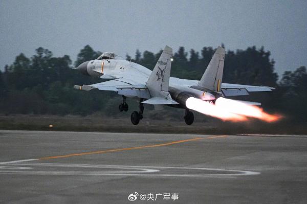 生日快乐！歼-15战机首飞14周年