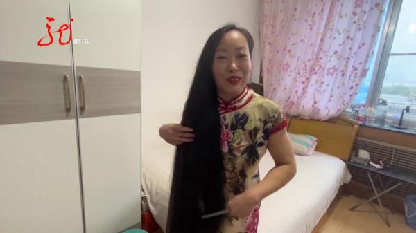 现实版“长发公主”:哈尔滨一女子蓄发21年,如今头发2米长...... 现实版“长发公主”:哈尔滨一女子蓄发21年,如今头发2米长......