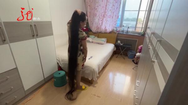 现实版“长发公主”:哈尔滨一女子蓄发21年,如今头发2米长...... 现实版“长发公主”:哈尔滨一女子蓄发21年,如今头发2米长......