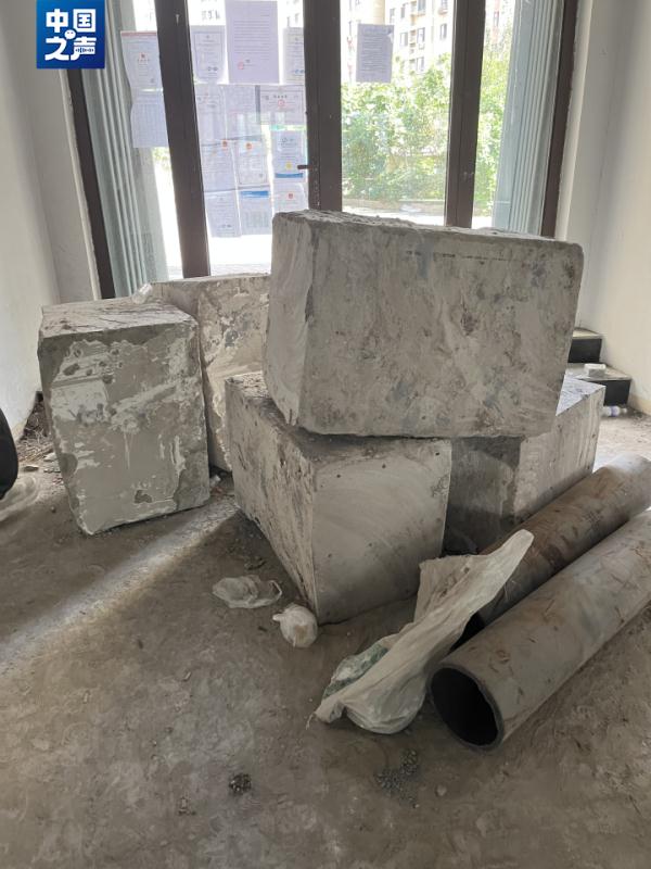 “开窗户越大越好”？居民楼底商承重墙被切割，多户家中墙体出现裂缝