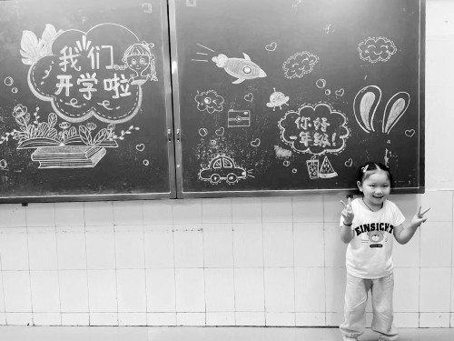 脑瘫女孩上小学啦!你好,豆豆同学