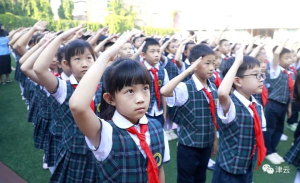 直击 | 天津中小学开学第一天！这场面熟悉吗？