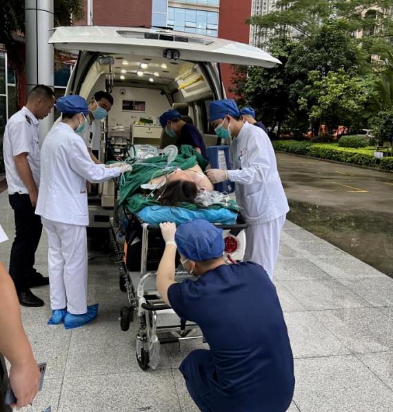 输血超6万毫升，她被救过来了！医生讲述生死救援……