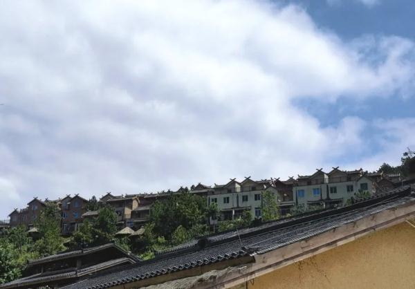 为什么贵南高铁在这里拐了个弯？
