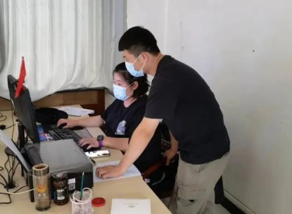 霸气!女刑警徒手勇擒嫌犯! 霸气!女刑警徒手勇擒嫌犯!