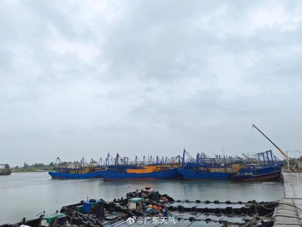 “苏拉”预计今夜到明天登陆惠东到台山沿海 广州9区今日停课 “苏拉”预计今夜到明天登陆惠东到台山沿海 广州9区今日停课