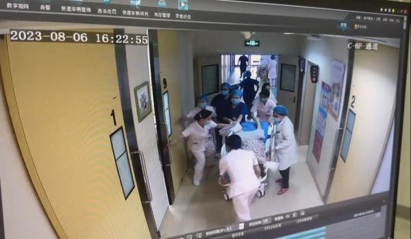 输血超6万毫升，她被救过来了！医生讲述生死救援……