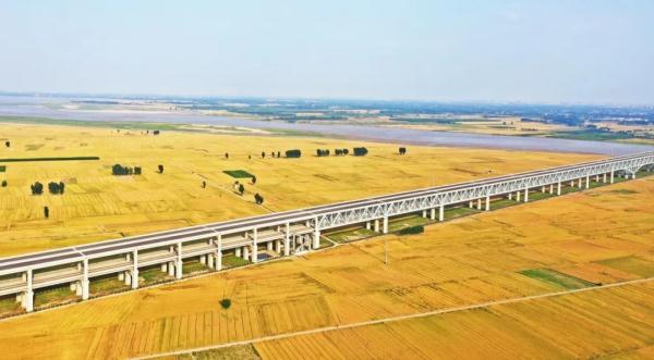 当年坐绿皮车去上学的他们，如今成了高铁专家