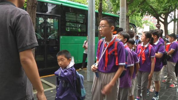 开学首日!13所学校25条线路!北京推出通学公交车服务 开学首日!13所学校25条线路!北京推出通学公交车服务
