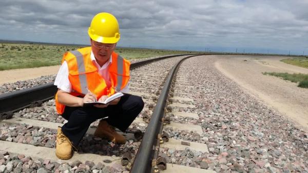 当年坐绿皮车去上学的他们，如今成了高铁专家