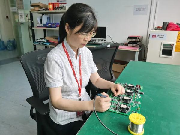 当年坐绿皮车去上学的他们，如今成了高铁专家