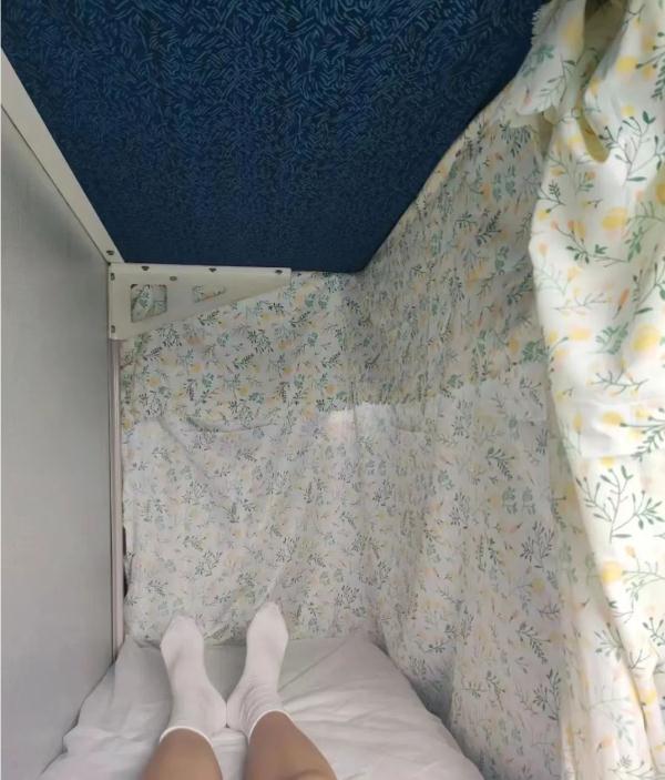 让大家不舒服的，仅仅是“火车硬卧下铺不想让别人坐”吗？