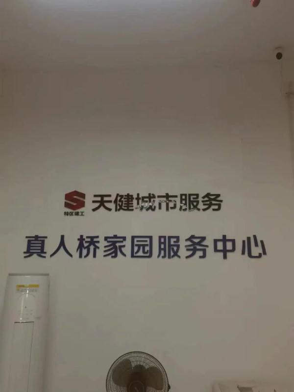 好险！长沙男子坐电梯被困，受了惊吓还要赔钱，专业人士：千万别这么做