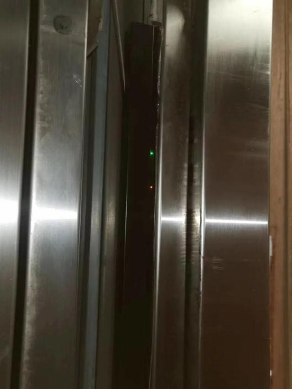 好险！长沙男子坐电梯被困，受了惊吓还要赔钱，专业人士：千万别这么做