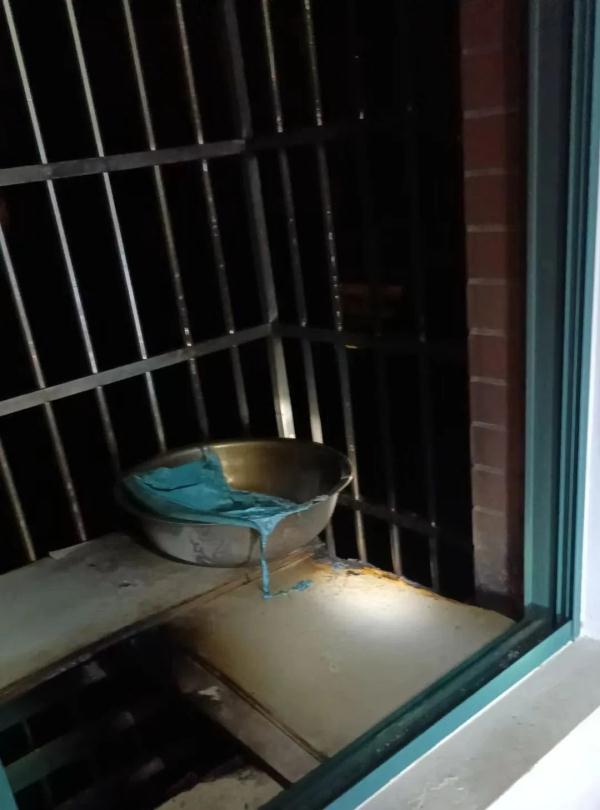 稳！准！狠！邻居阳台失火，男子隔空一盆"神仙水"浇灭