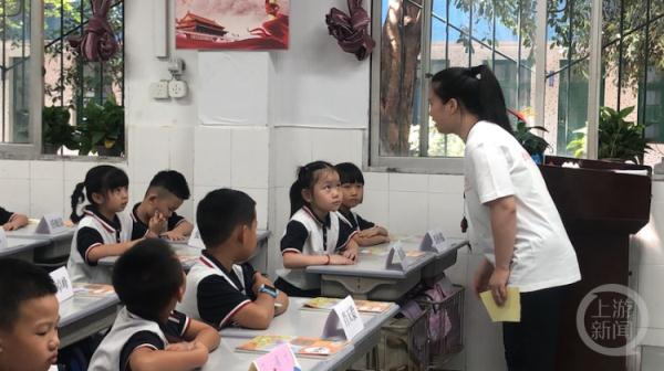 “我想自己独立一点！” 豆豆暑假两个月拼命练习爬楼梯