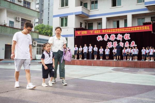 还记得豆豆吗?她上小学了! 还记得豆豆吗?她上小学了!