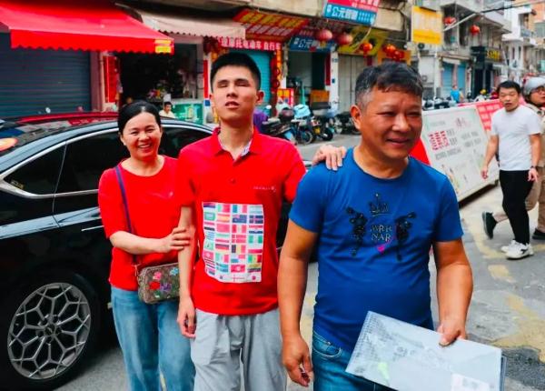 “我们都是你的‘眼’！” 大学生黄镇宇来赣报到