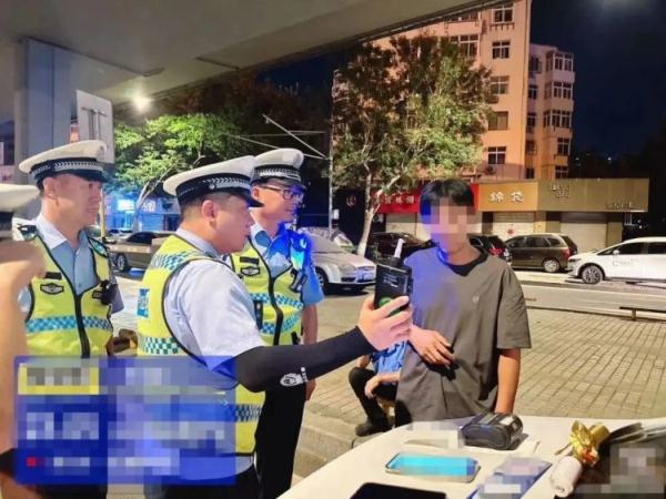 “我就开车五分钟,去接代驾”! “我就开车五分钟,去接代驾”!