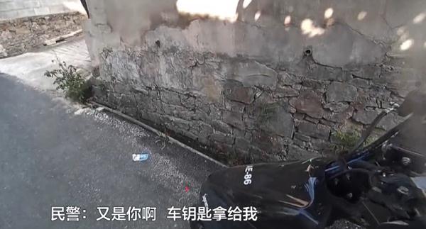 贵州一“飙车党”半夜炸街被举报！警察截停后发现：怎么又是你？