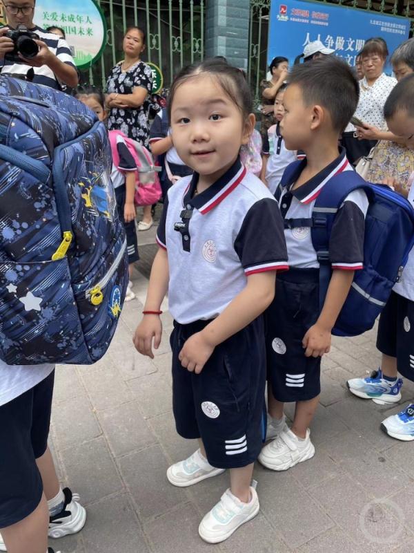 “我想自己独立一点！” 豆豆暑假两个月拼命练习爬楼梯