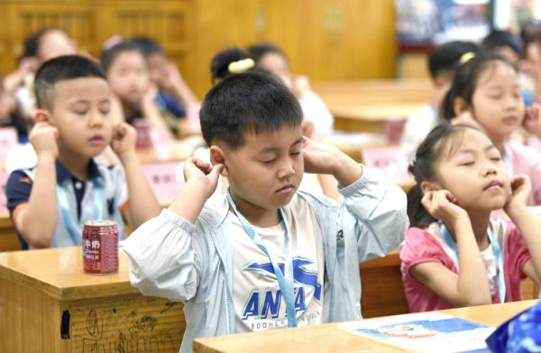 陕西西安:“萌新”小学初体验 陕西西安:“萌新”小学初体验