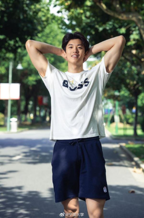 新生汪顺的自拍照随微博还晒出的是不少网友发现亮点……一早的宁大