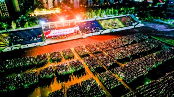 30多位专家免费按摩针灸?高校新生报到,家长跟着“享受”…… 30多位专家免费按摩针灸?高校新生报到,家长跟着“享受”……