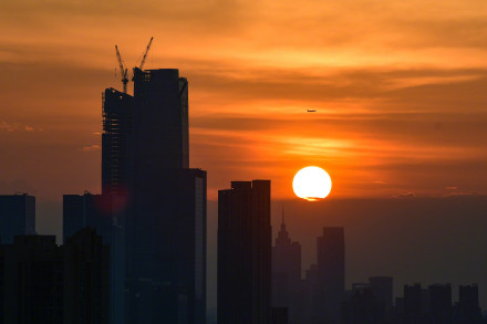 广州落日像一个大大的咸蛋黄 广州落日像一个大大的咸蛋黄