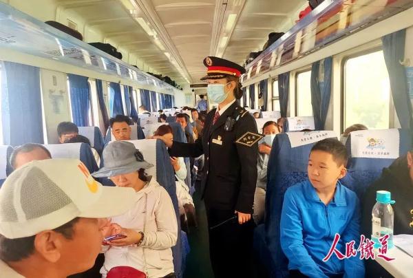 这趟Y字头列车直达茶卡！网友：好多盐啊……