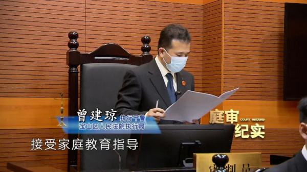 无视保护令 上海一家暴男上门骚扰妻子 女儿上前阻止竟被猛掐脖子