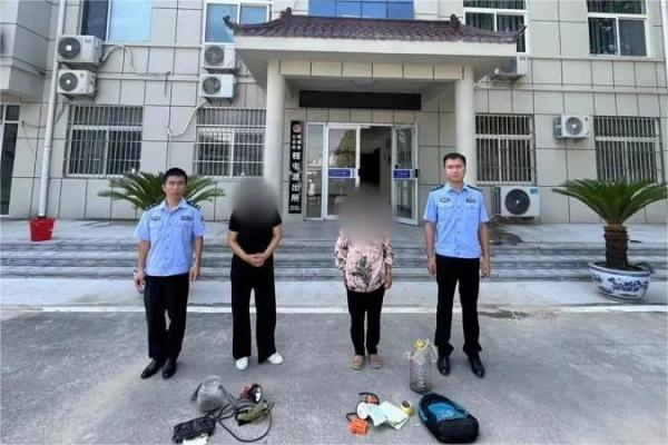两女子非法捕捉壁虎，被警方刑拘！