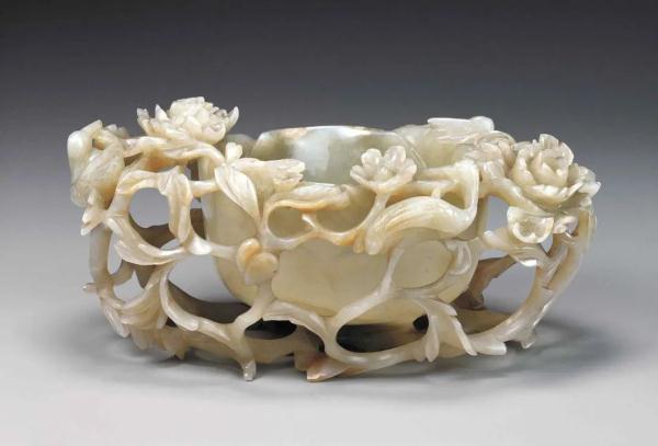 中国古代玉器：从古朴到玲珑，从皇家到世俗
