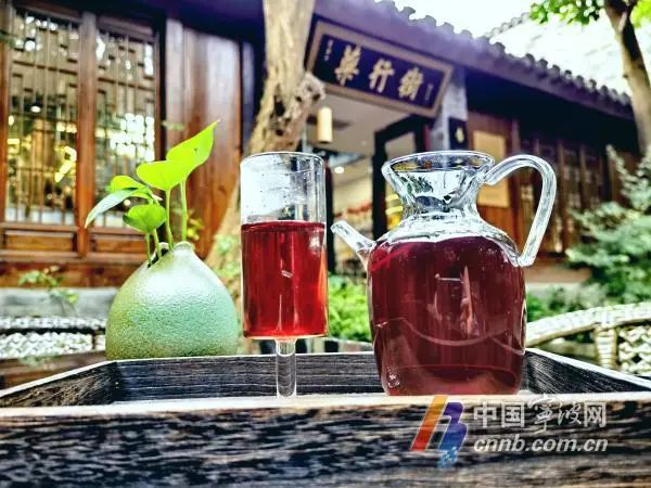 年轻人养生出“新招”！带着中药香的茶饮成“新宠”