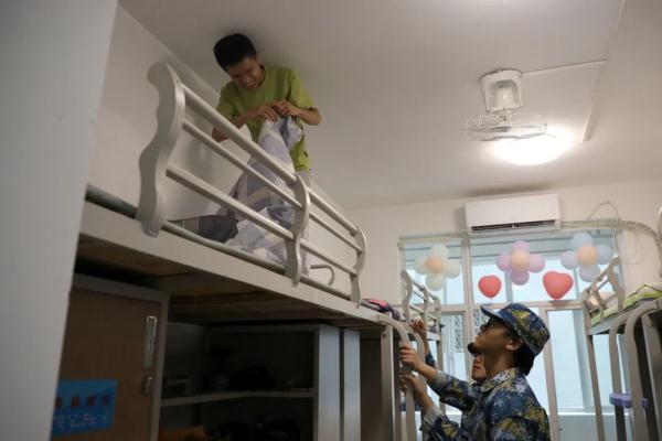 全盲大学生报到！舍友：“我们都是你的‘眼’”